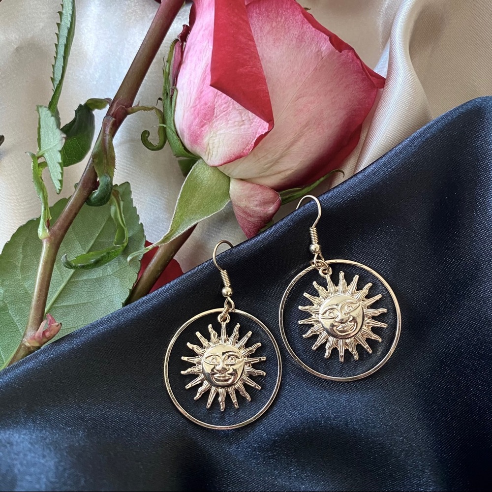 Bright Gold Shiny Sun Face Circle Earrings - Picture 10 of 12